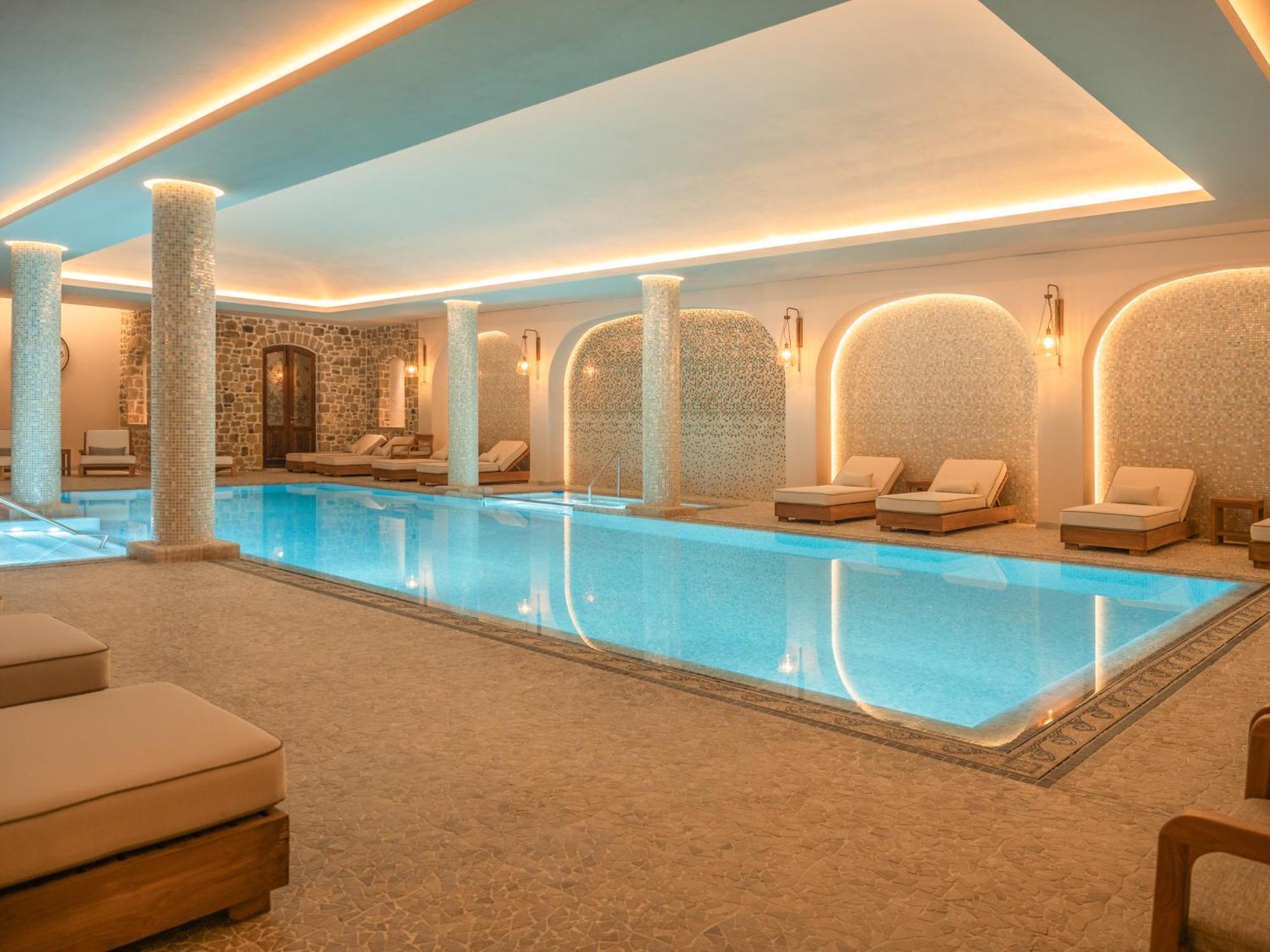 Vila Ebel Hotel Pool & Spa コルチャ エクステリア 写真